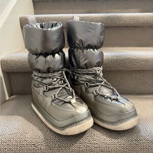 Like New “Moon Boots” from Zara size 8